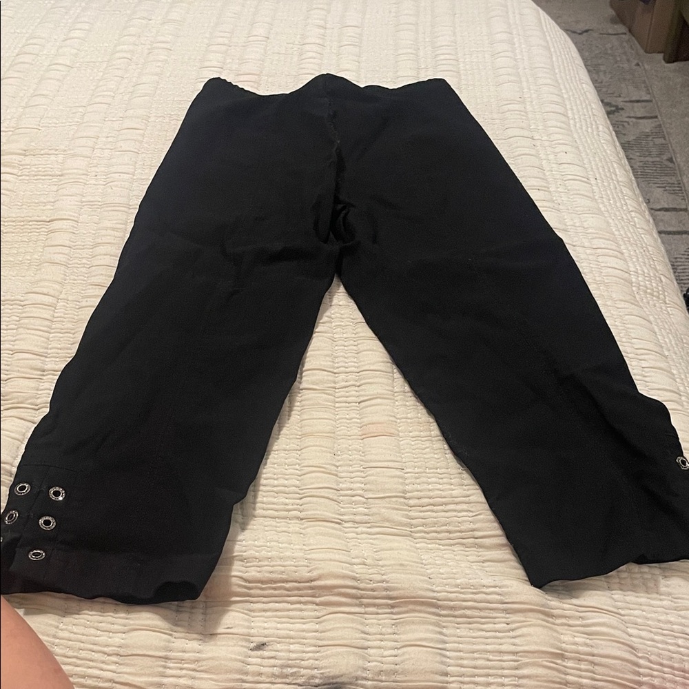 Elegant Black Cropped Pants with Button Detail